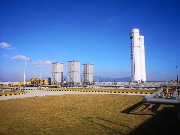 消费者、经营者、专家学者、市人大代表、市政协委员、市消委会以及旁听人员、政府部门代表等20余人参加听证会