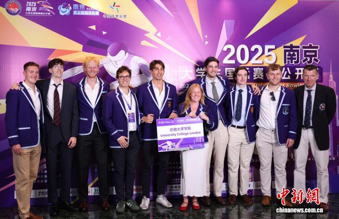 南京五马渡码头开启长江之恋号赛艇旅程，全球