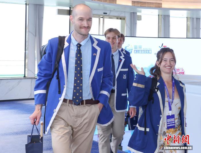 南京五马渡码头开启长江之恋号赛艇旅程，全球