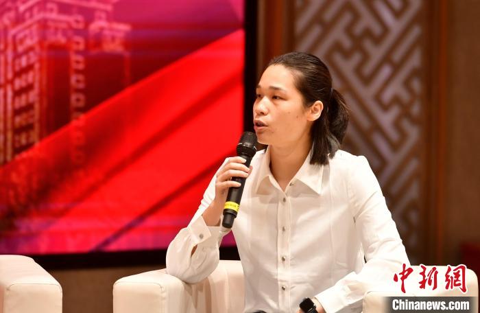 林莉正式退役转任高校教师 中国女排自由人开启