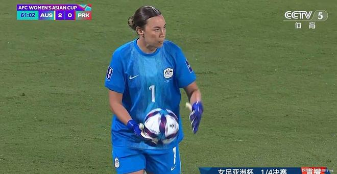 澳大利亚女足险胜朝鲜晋级半决赛 科尔与门将成
