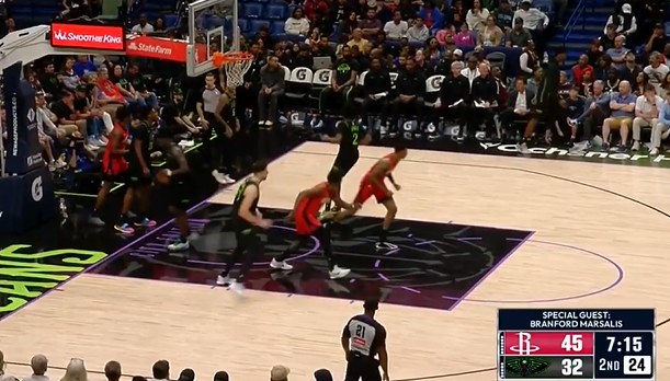 火箭第二节抢断反击爆发轰13-0领先15分 鹈鹕遭遇