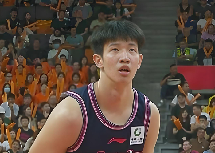 广东队天赋球员黄明依遭弃用 成12人中唯一未出