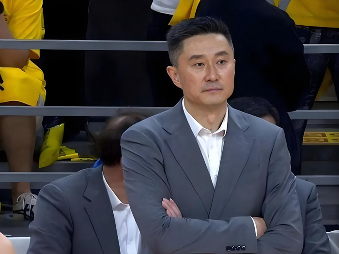 广东队天赋球员黄明依遭弃用 成12人中唯一未出