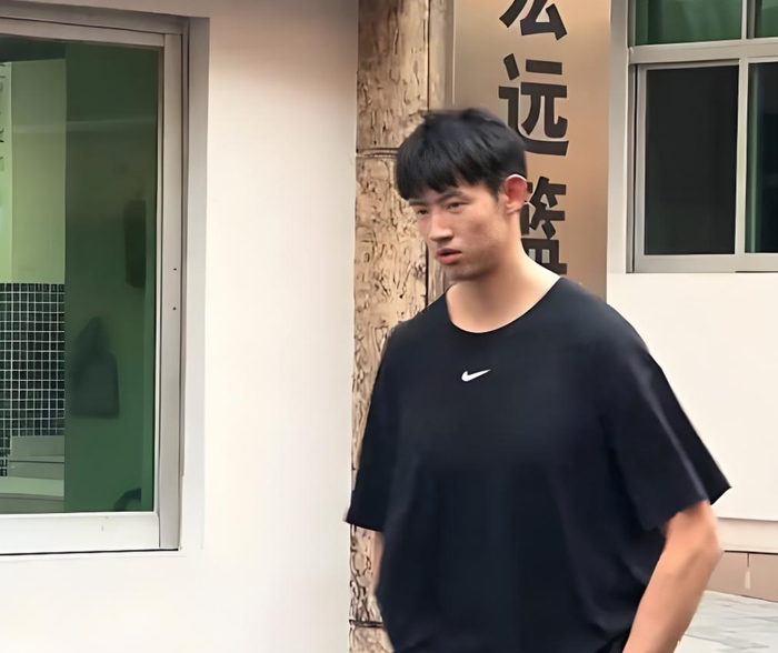 广东队天赋球员黄明依遭弃用 成12人中唯一未出