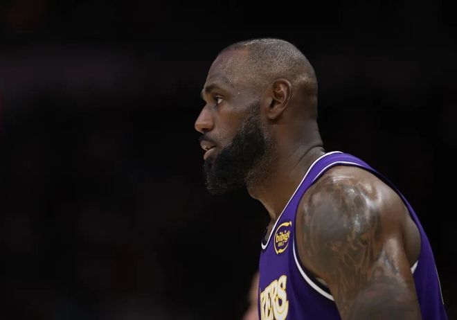 湖人核心伤病潮来袭 勒布朗孤军奋战扛起球队命