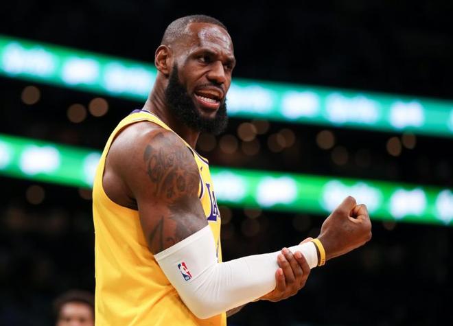 37岁球星巅峰对决：詹姆斯30+神迹、杜兰特2000分